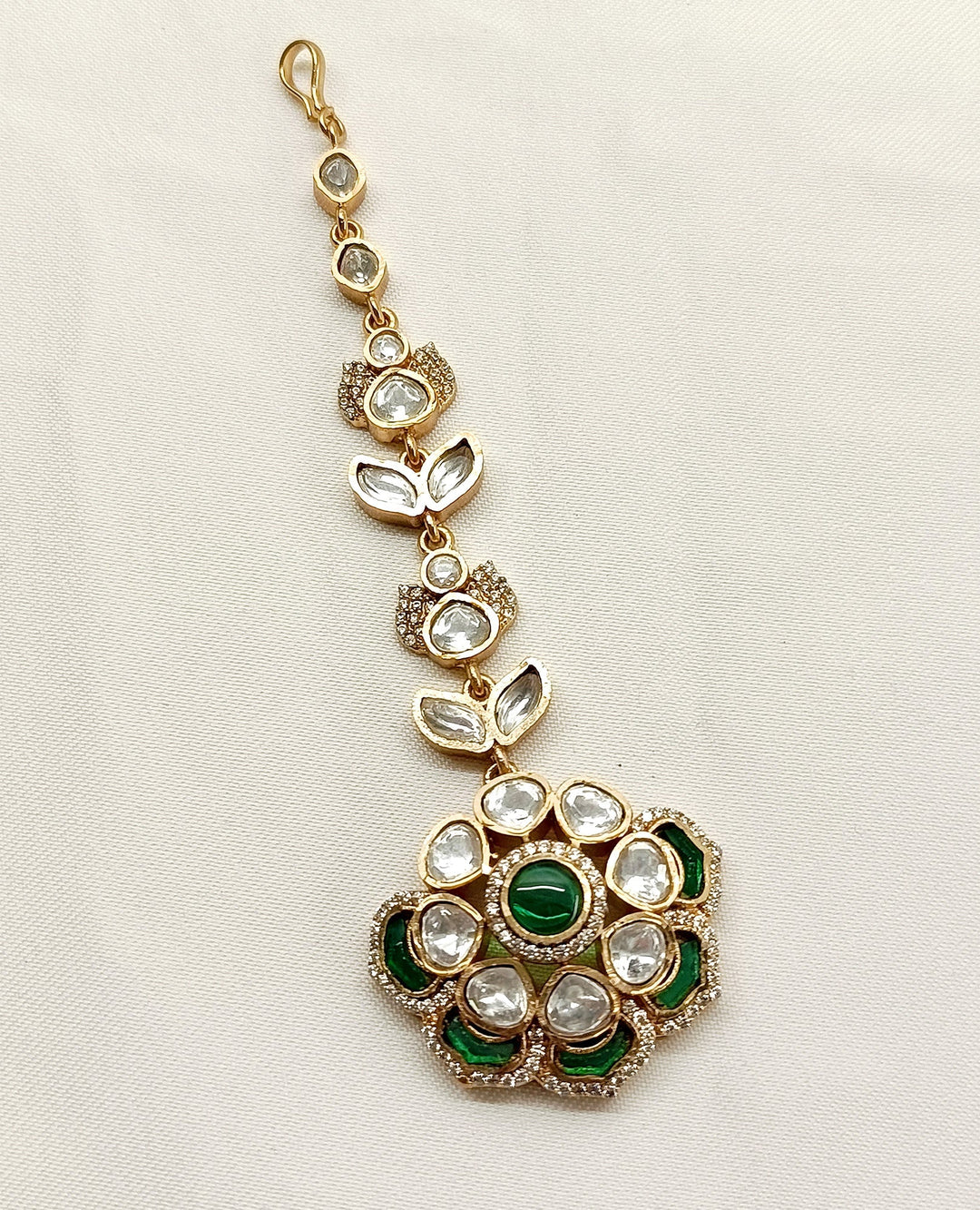 Vandana Emerald Kundan Maangtikka