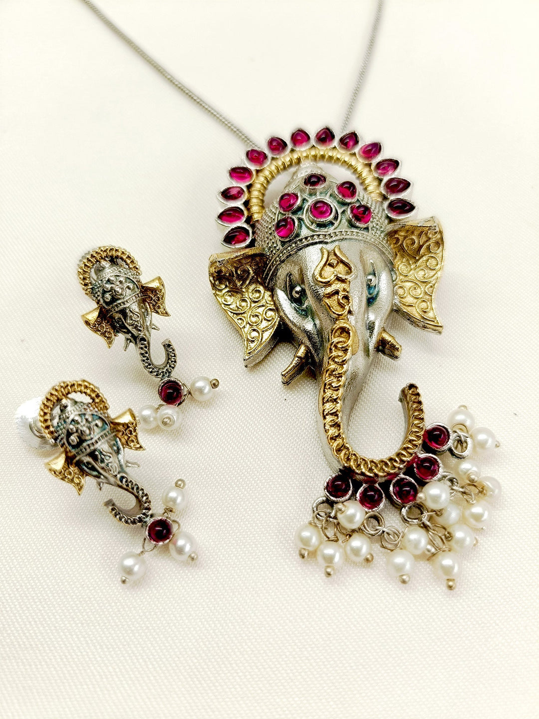 Eswari Majenta Ganesh Ji Oxidized Pendant Set