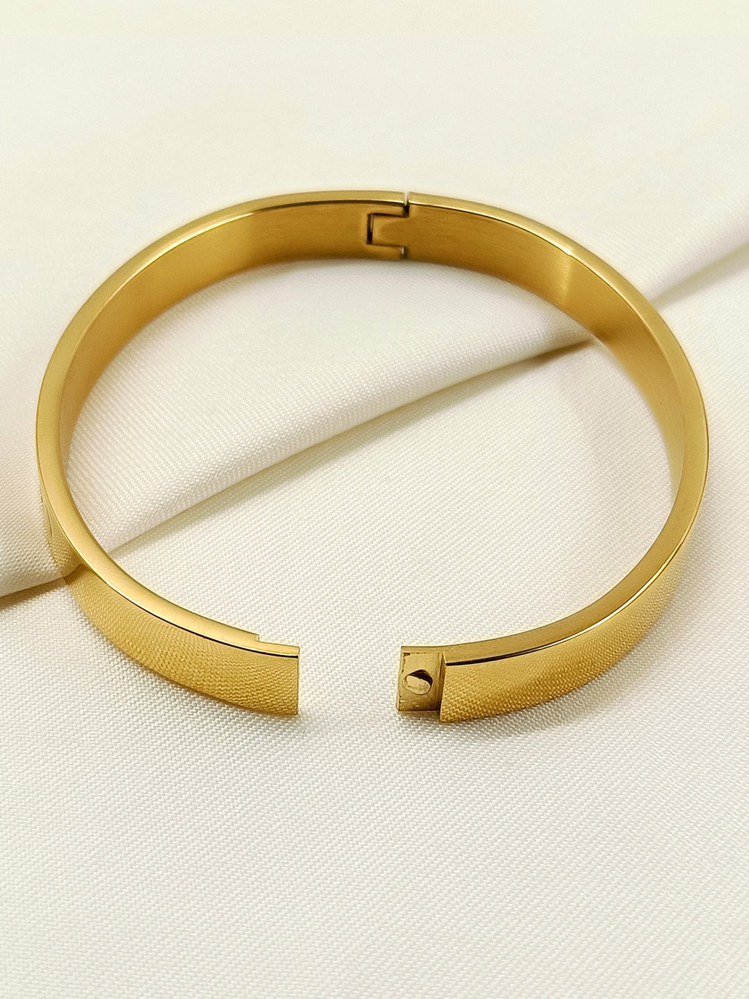 Vihanraj Golden Minimal Stone Men&