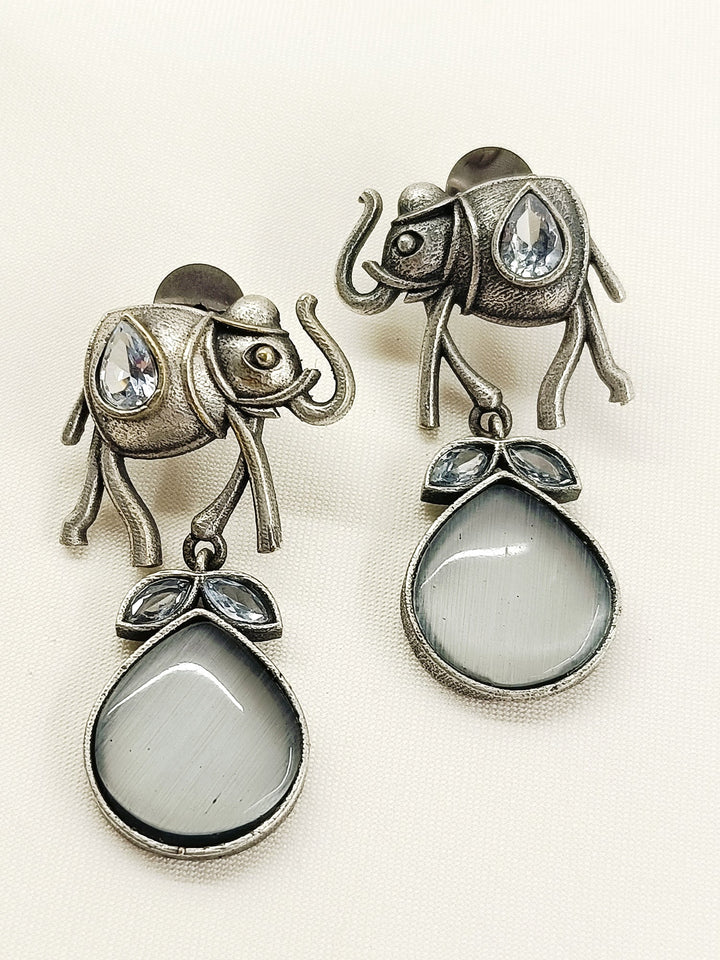 Sampriti Grey Oxidized Earring