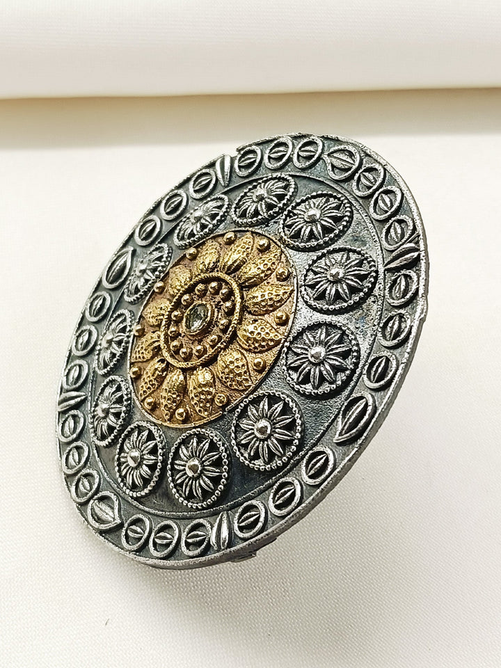 Kisori White Oxidized Finger Ring