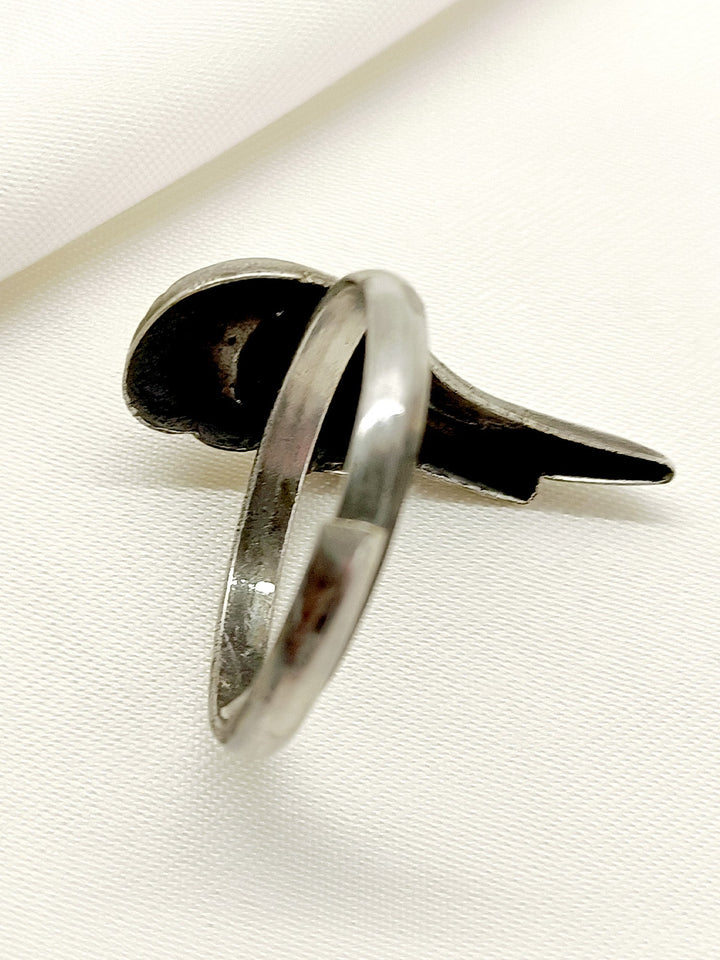 Amin Plain Bird Oxidized Finger Ring