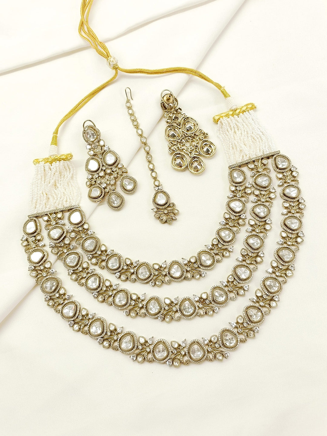 Kaumolika White Victorian Set