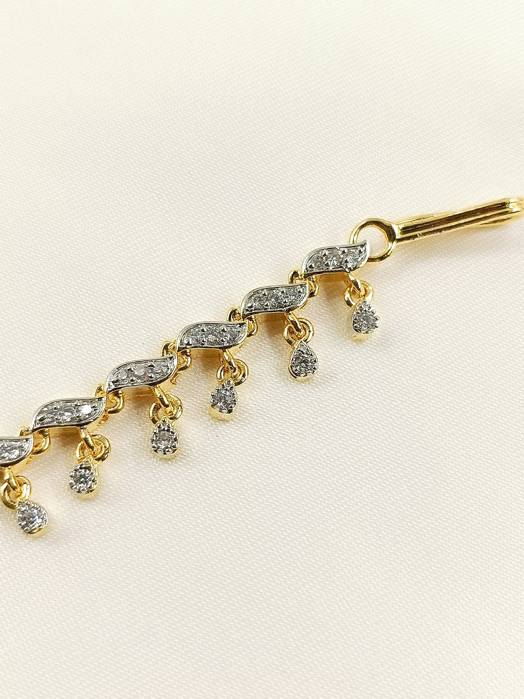 Ellora White AD Diamond Chain Nath