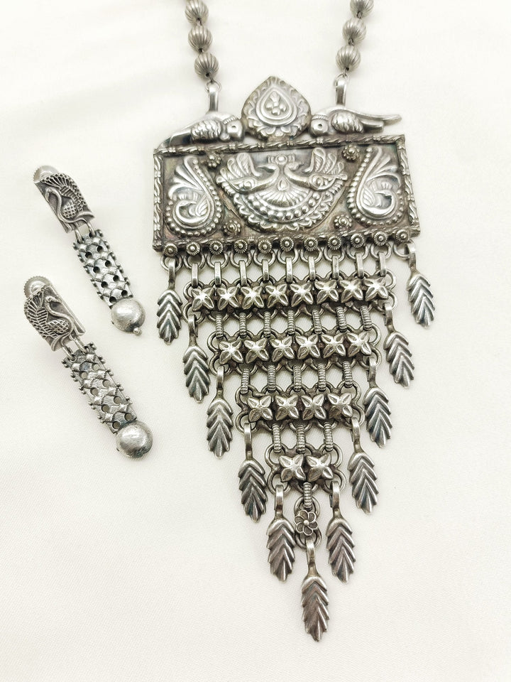 Vinesha Plain Oxidized Necklace Set