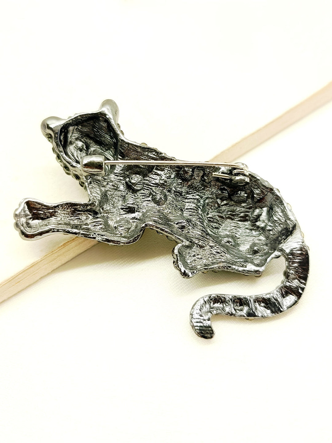 Shalvi Leopard Men's Brooche