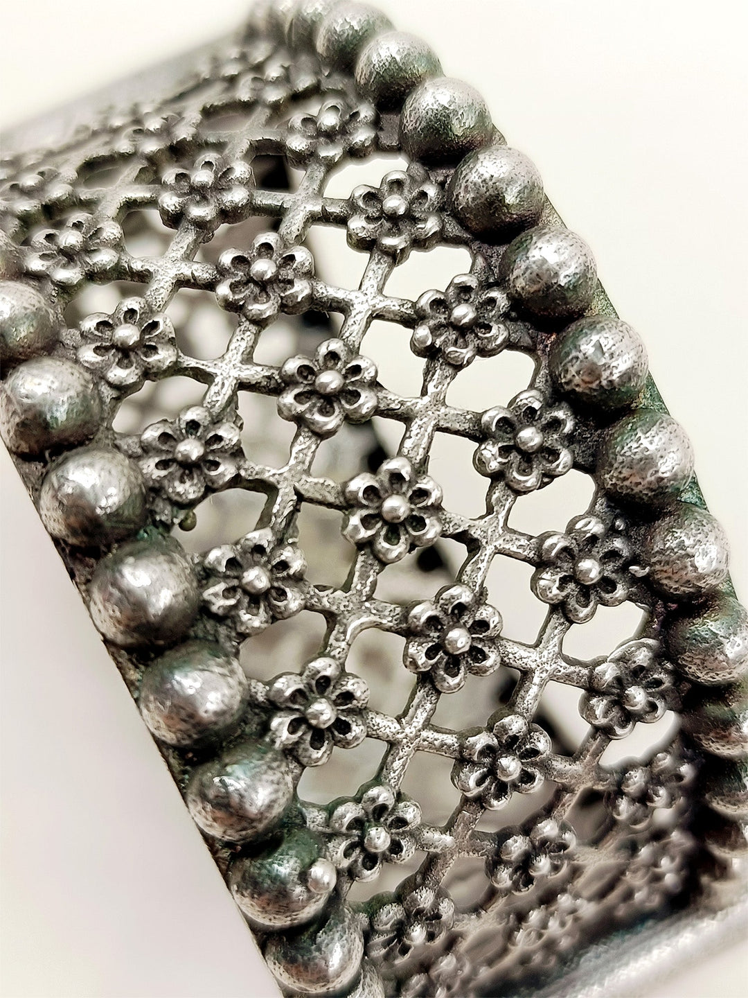 Aadhira Plain Oxidized Kada