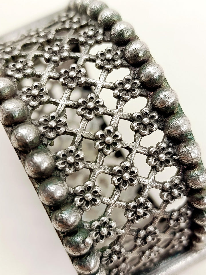 Aadhira Plain Oxidized Kada