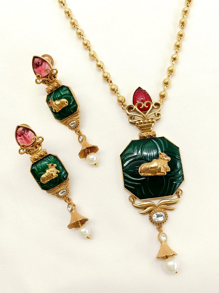 Varnika R & G Antique Pendant Set