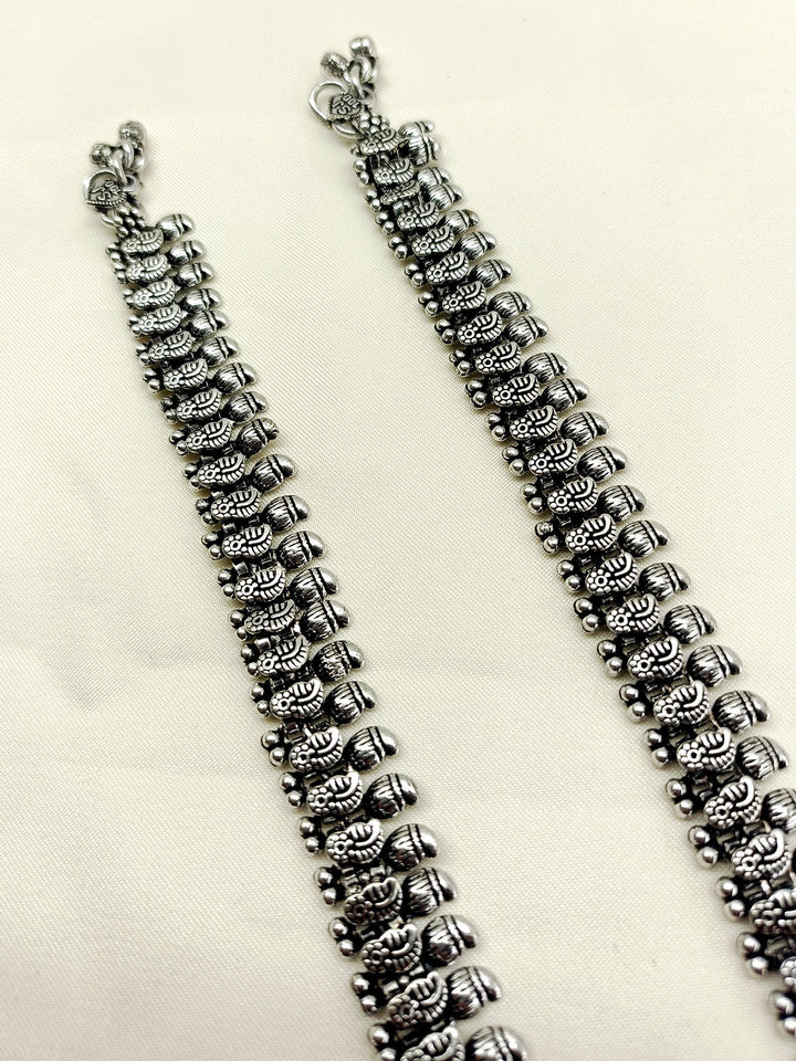 Adila Oxidized Silver Anklet