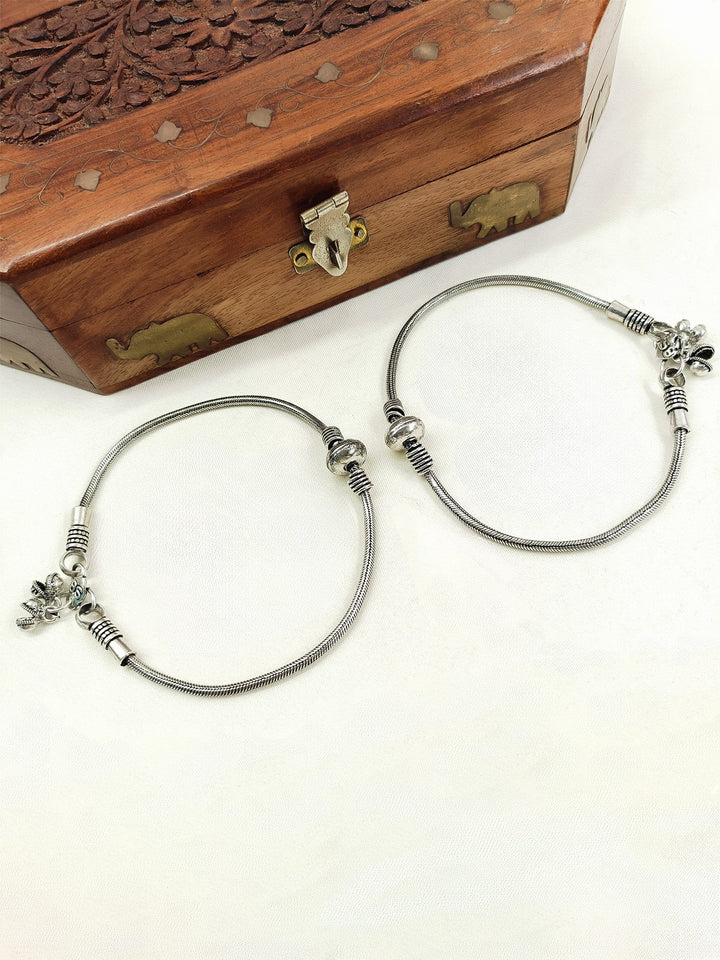 Niharika Silver Oxidized Thin Single Bead Snake Anklet Pair