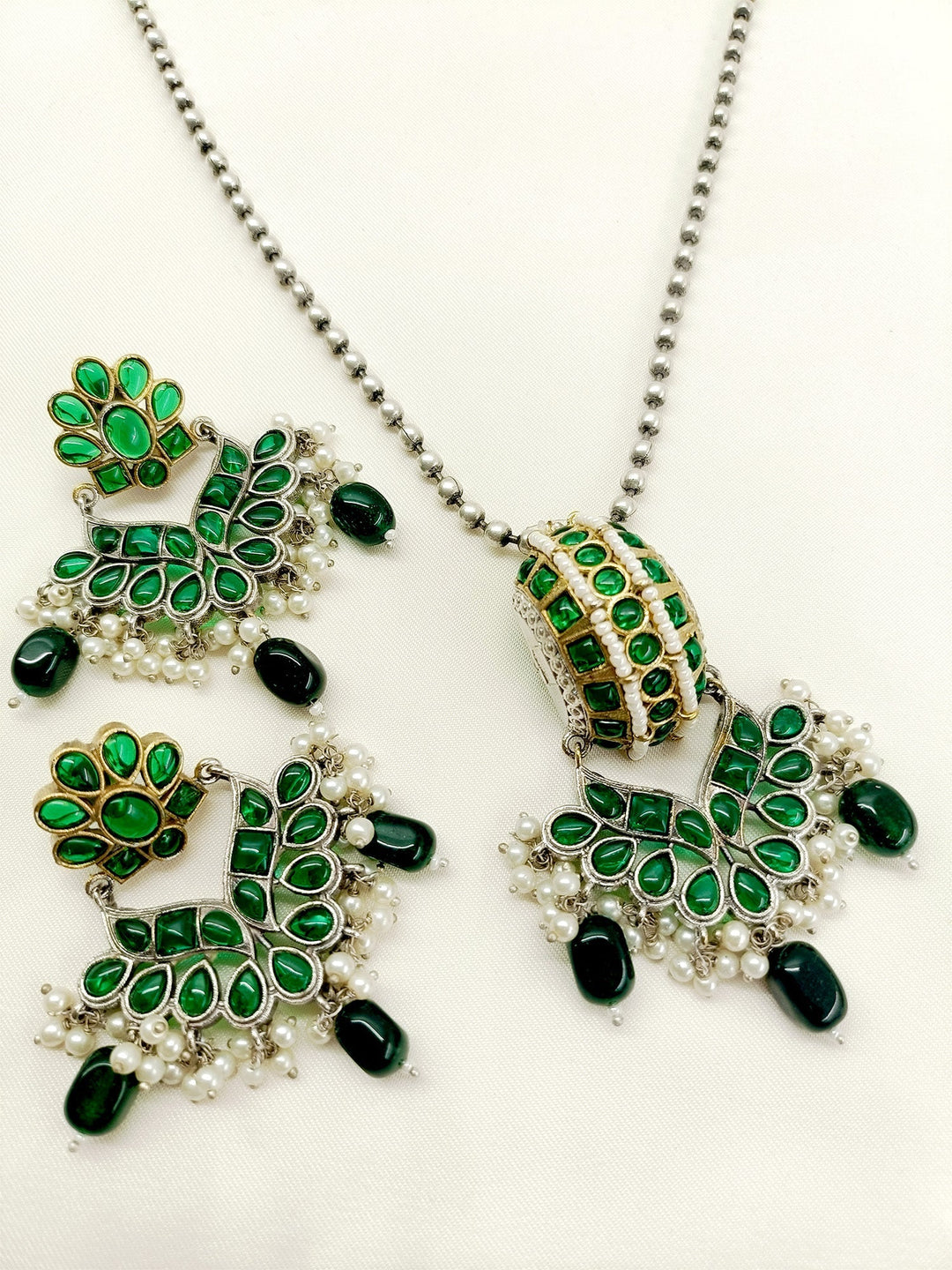 Kanchi Green German Silver Oxidized Pendant Set