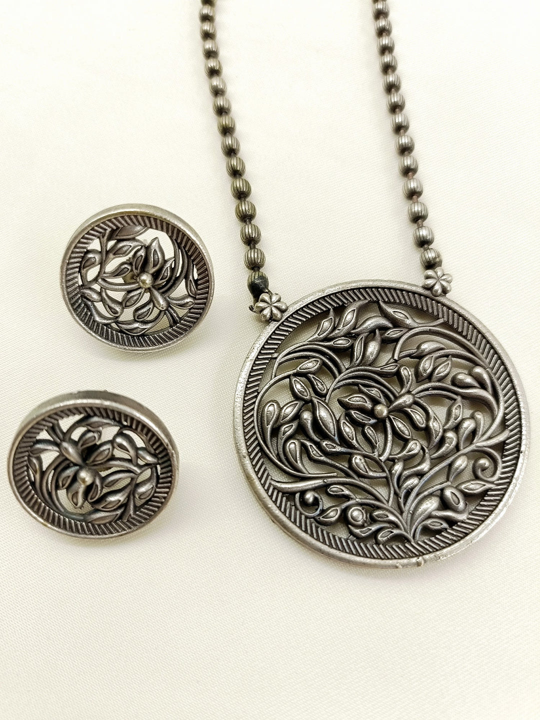 Mishkad Plain Round Floral Oxidized Pendant Set