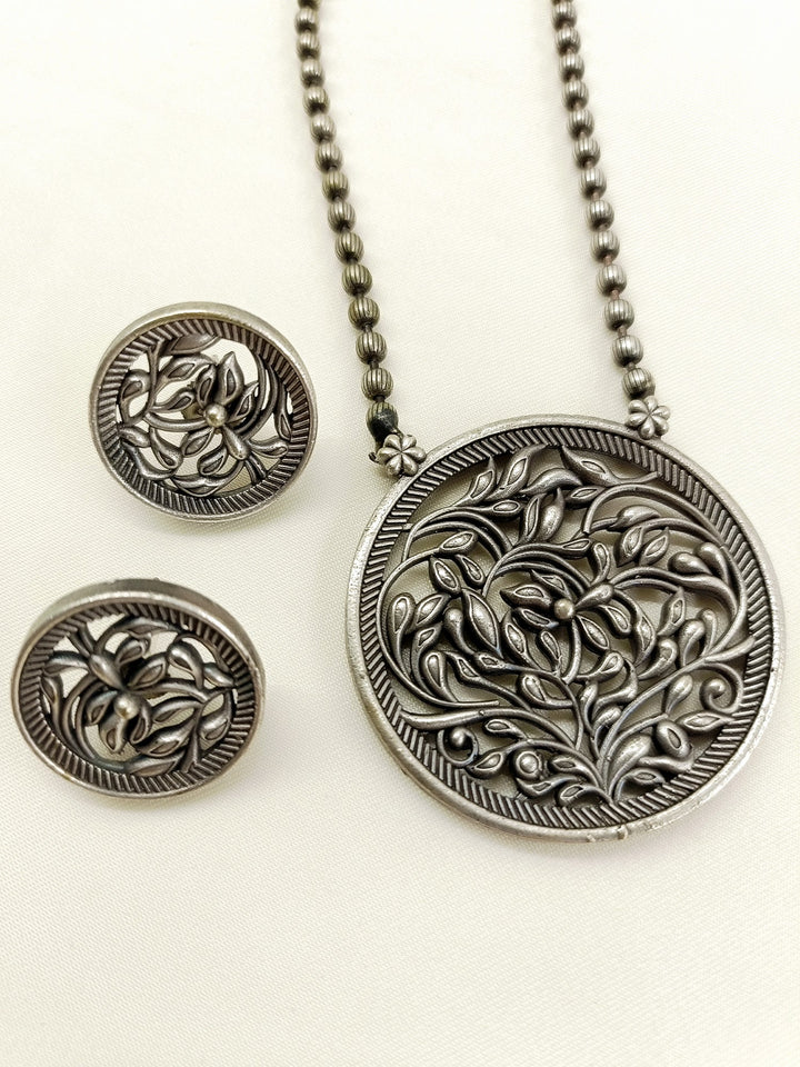 Mishkad Plain Round Floral Oxidized Pendant Set