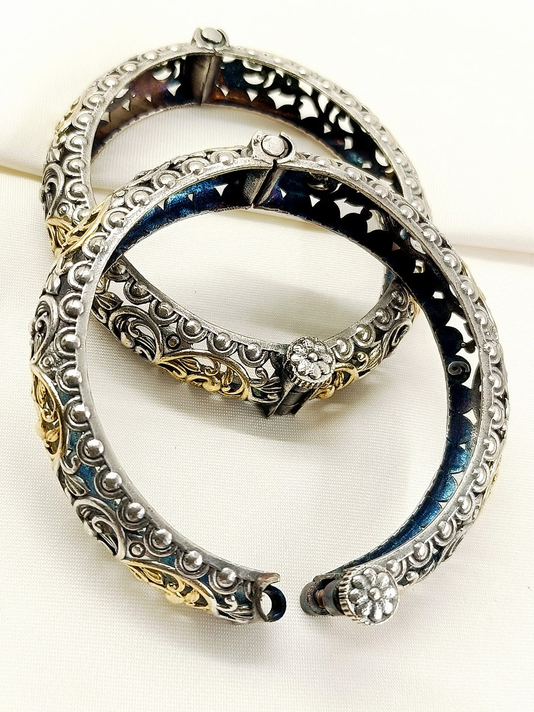 Anjari Dual Tone Oxidized Bangles