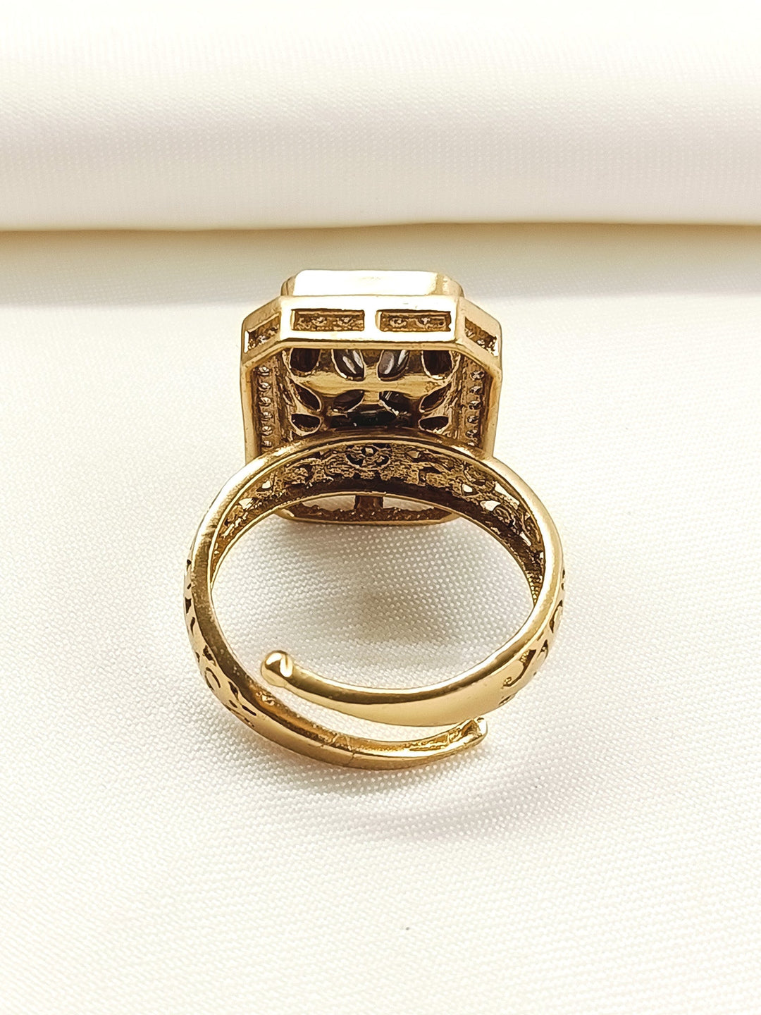 Rajeshwari White Antique Finger Ring