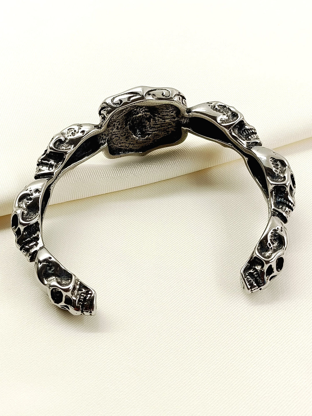 Arin Silver Skull Shield Men&