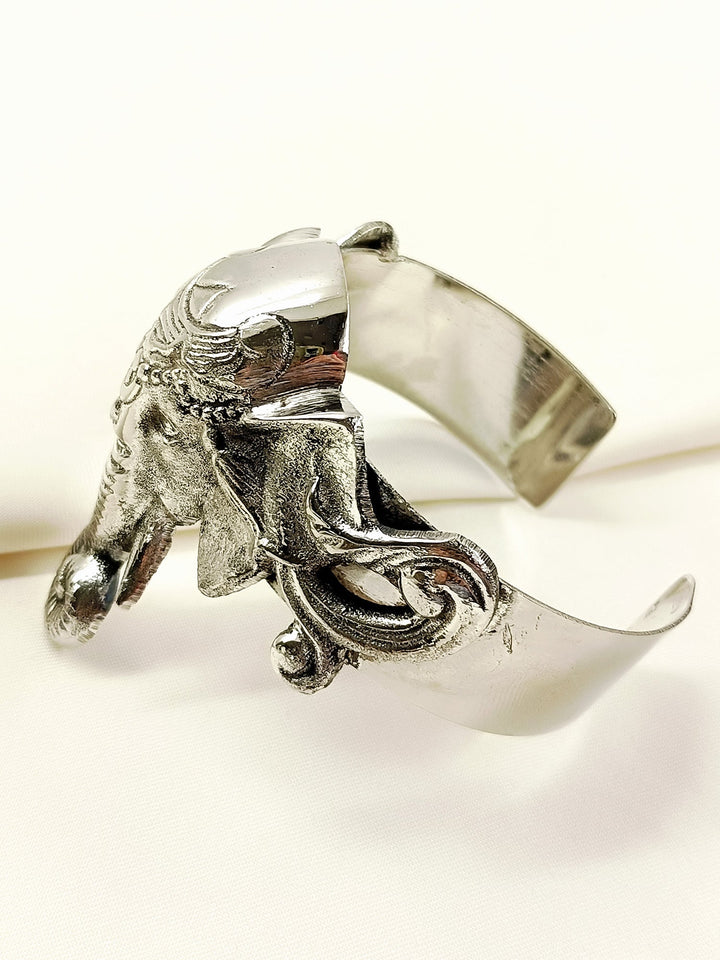 Aayansh Ganesha Silver Men&