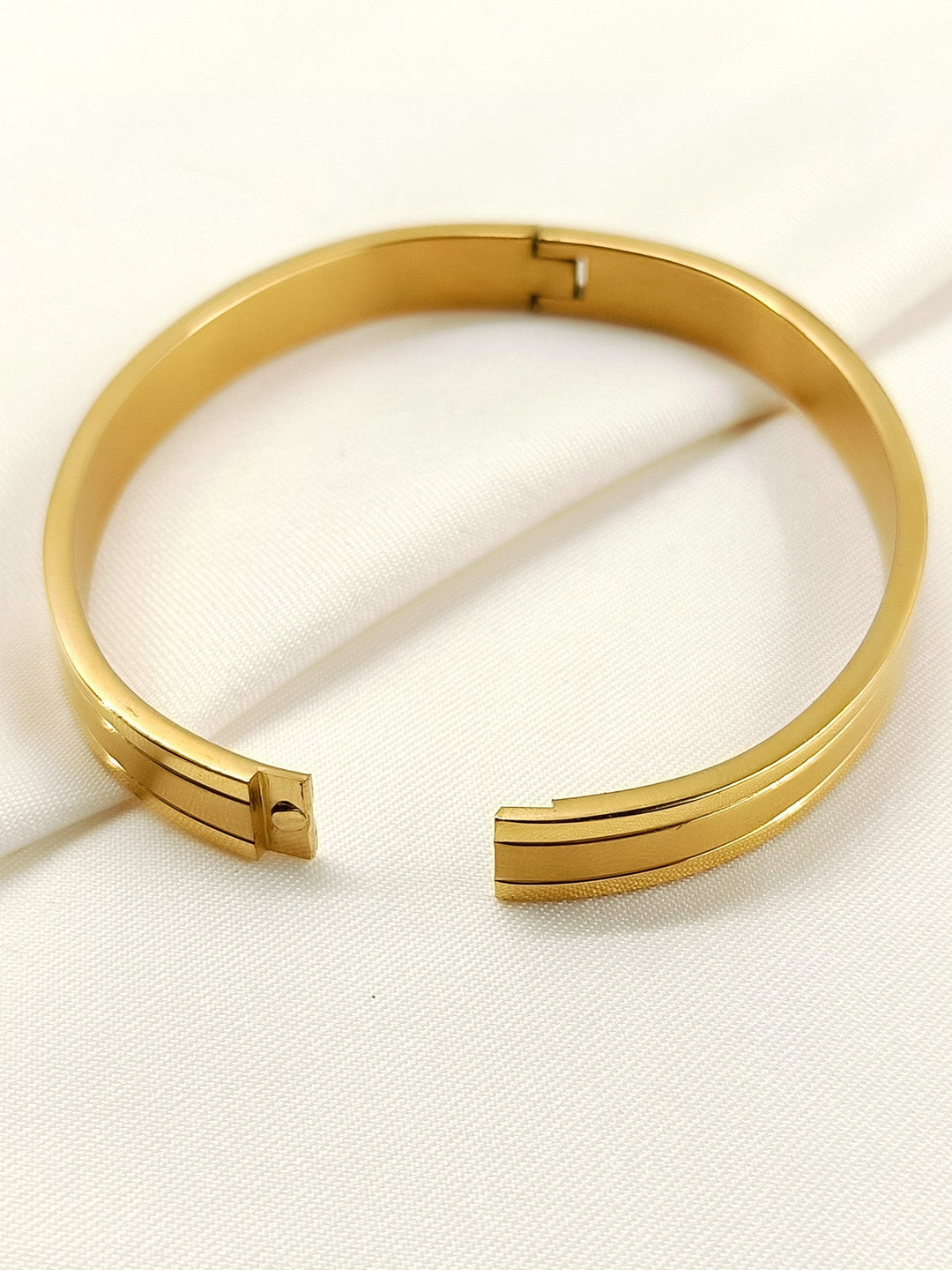 Amrit Golden Minimal Dual-Finish Kada Men&