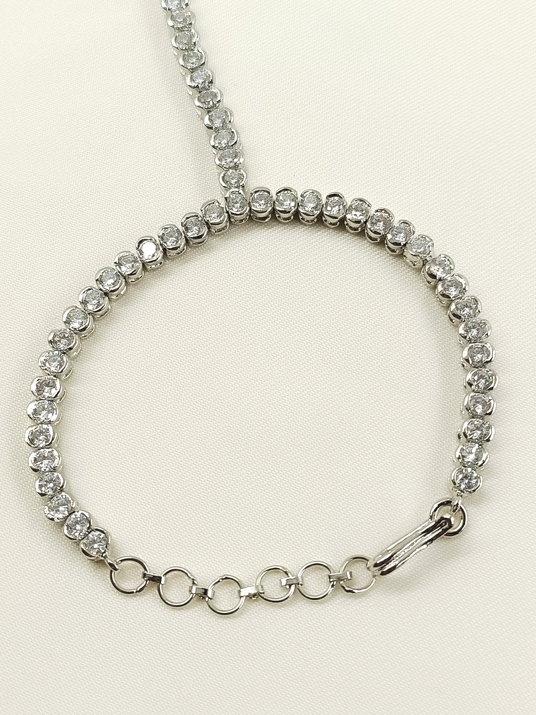 Warhi White American Diamond Hathphool