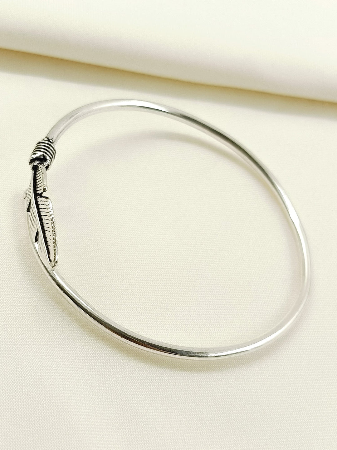 Nitesh Silver Feather Men&