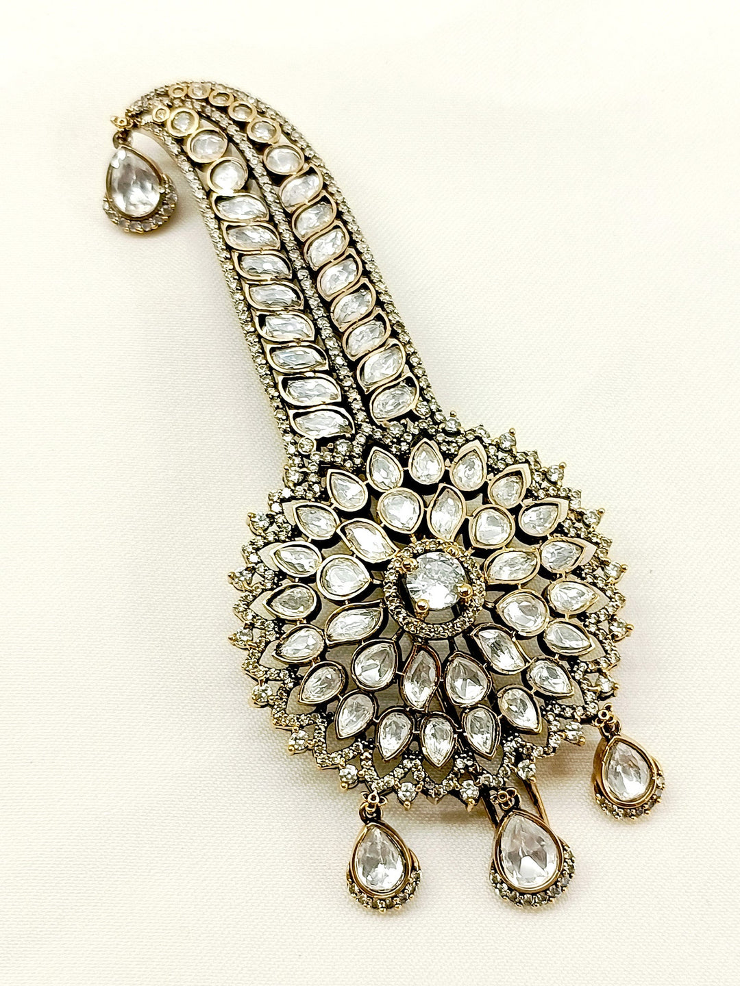 Kanha White Dulha Kalgi