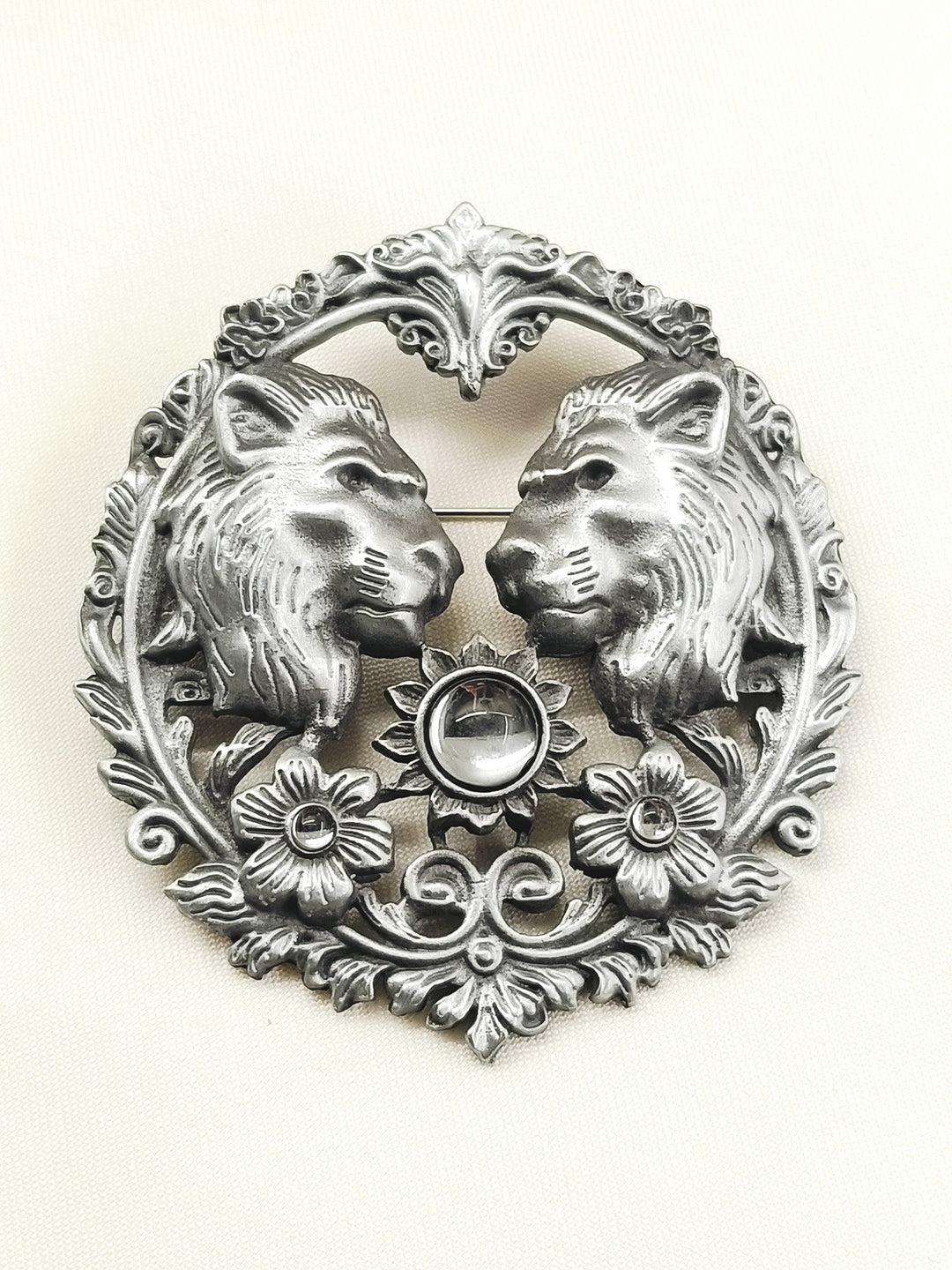 Parthiv Grey Lion Men's Brooch