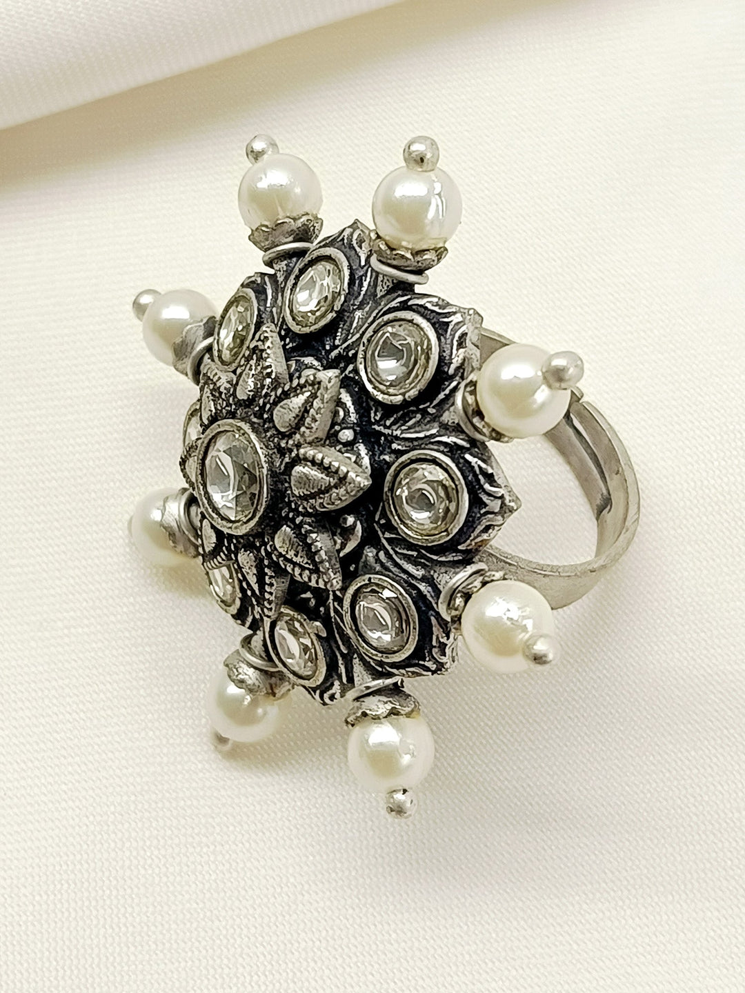 Forum White Boutique Finger Ring
