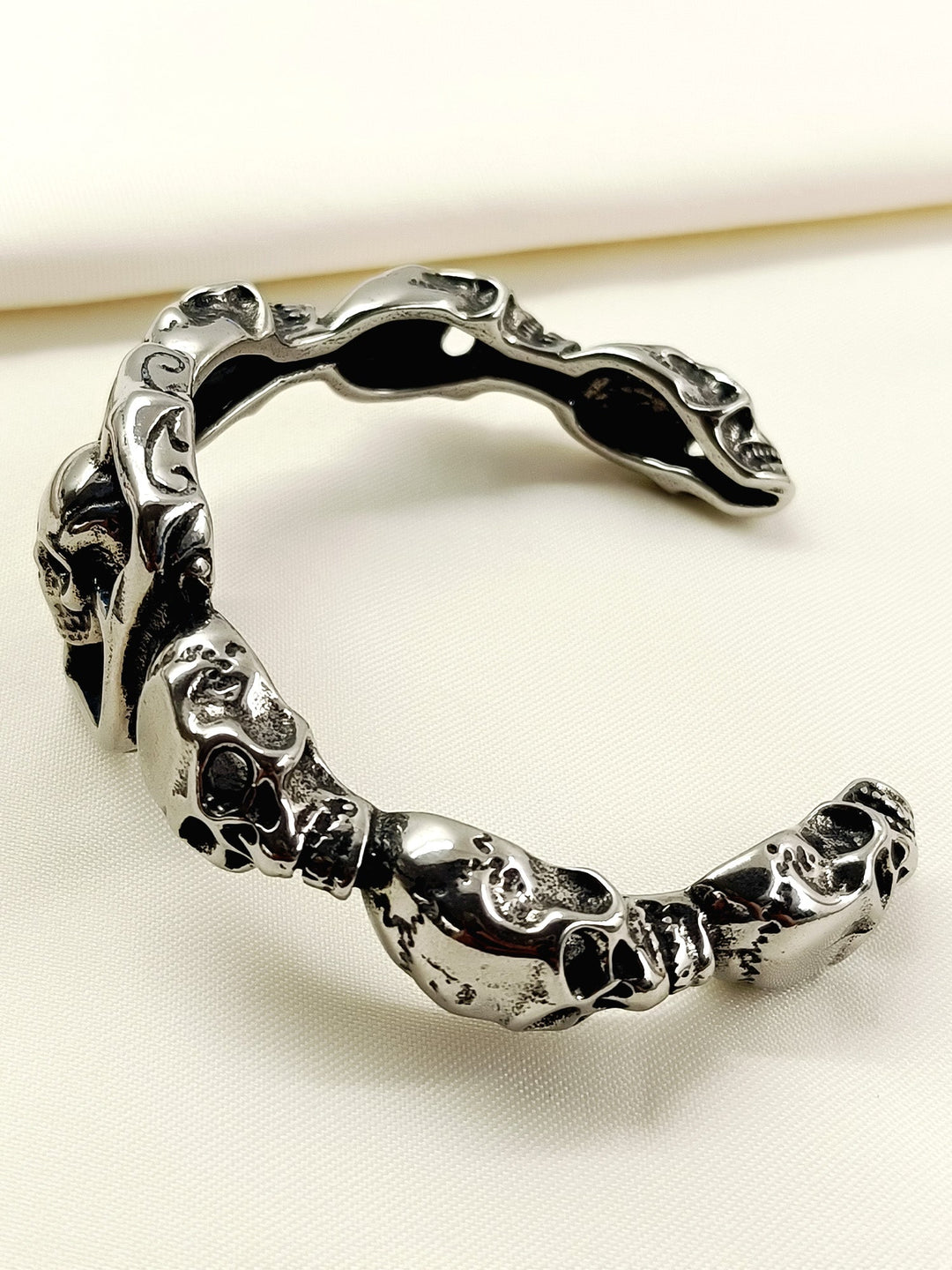 Arin Silver Skull Shield Men&