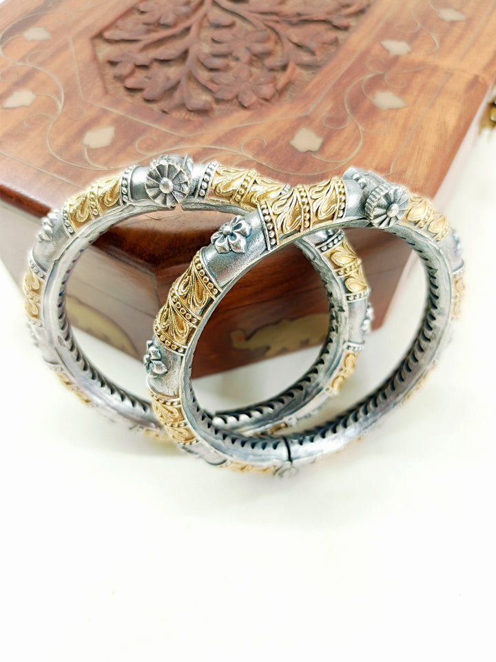 Shruti Dual Tone Oxidized Bangles