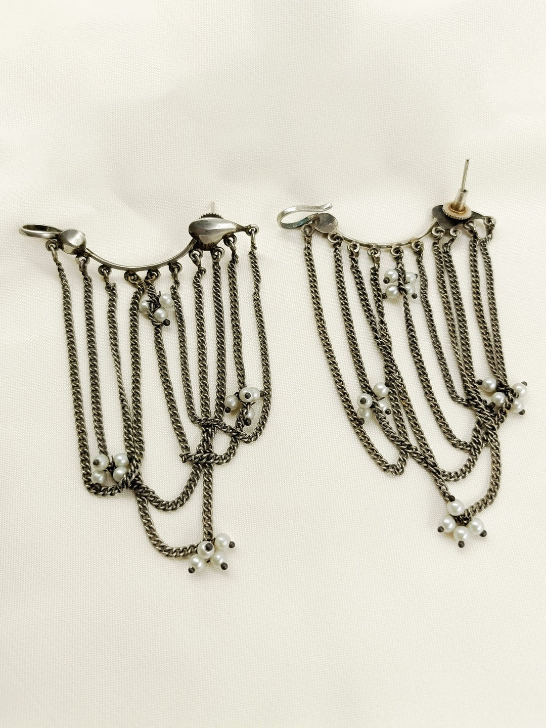Hafiza White Pearl Oxidized Earring