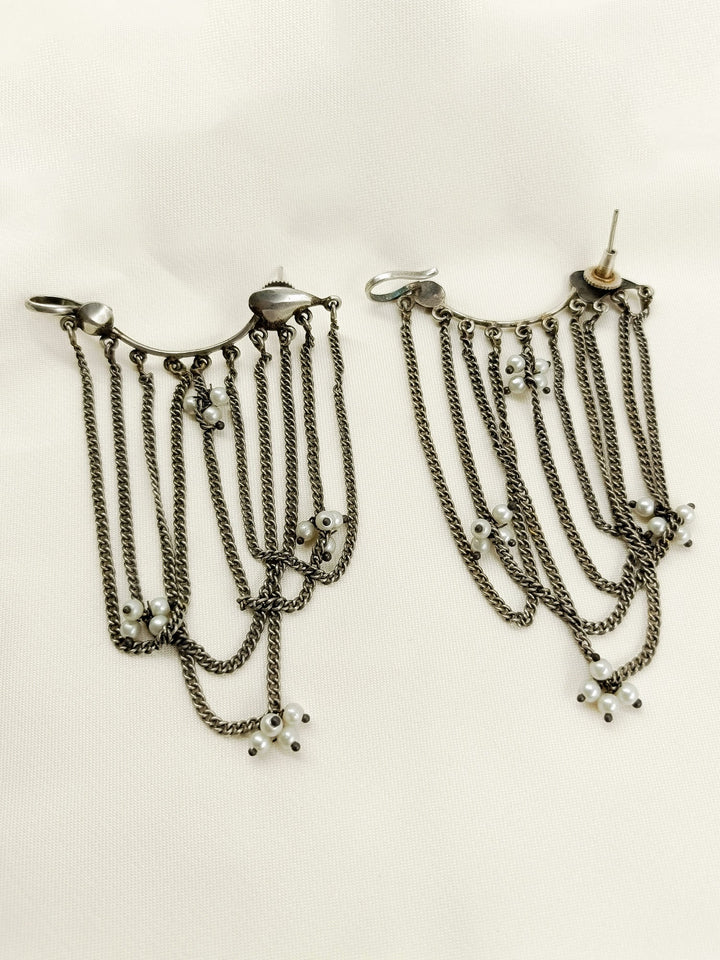 Hafiza White Pearl Oxidized Earring