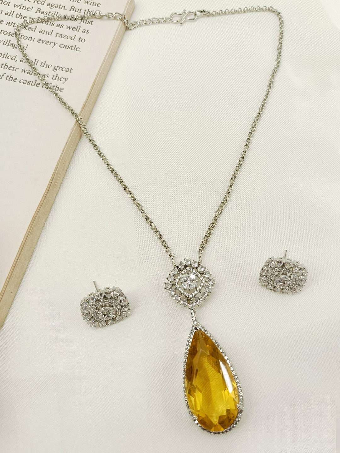 Victoria Yellow Swarovski Stone Pendant Set