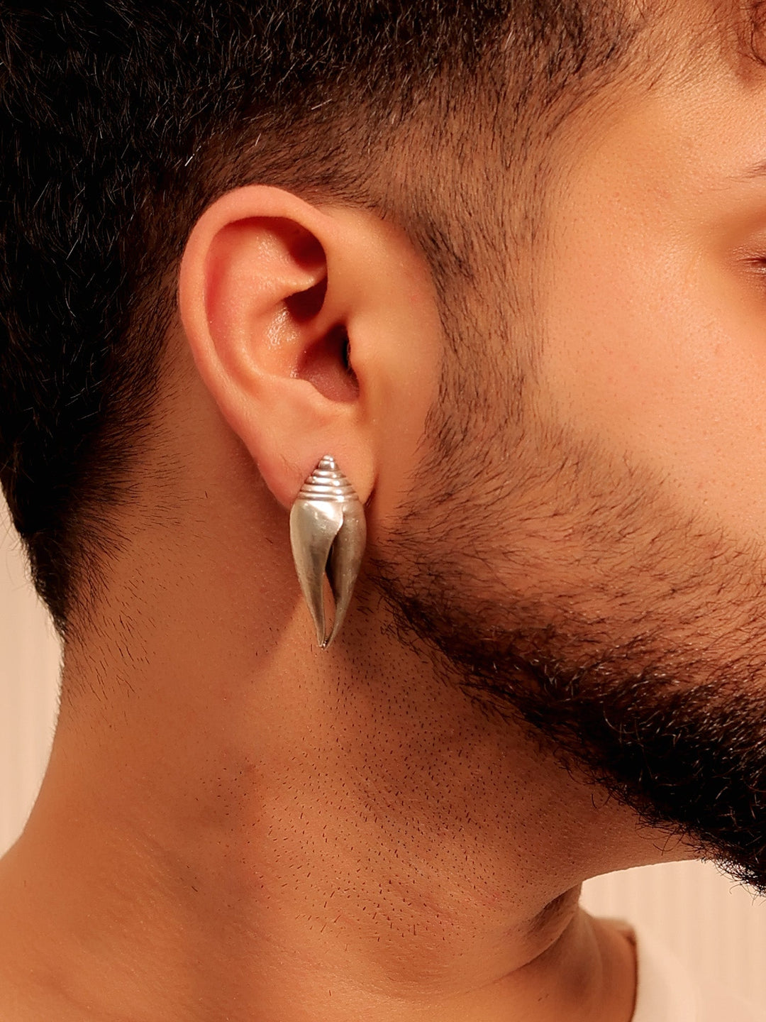 Hriday Plain Men's Earring