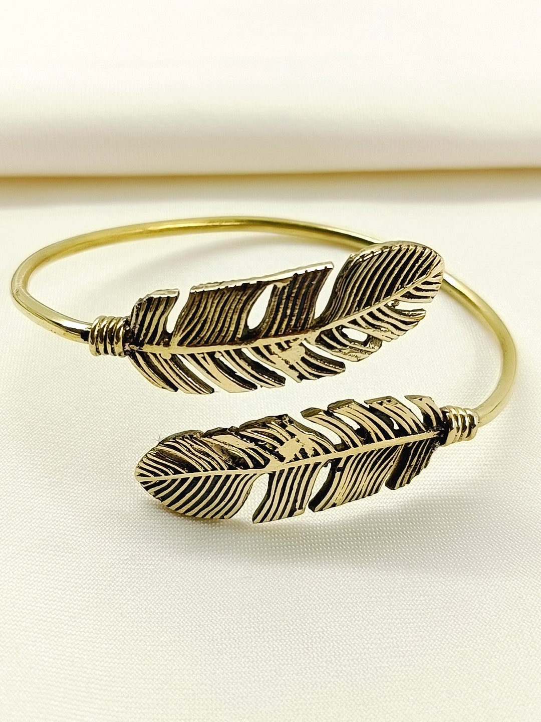 Neel Golden Twin Feather Men&