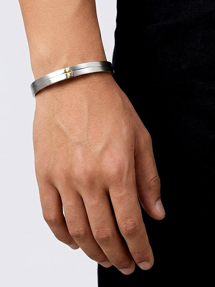 Nouf Silver Minimal Center-Line Kada Men&