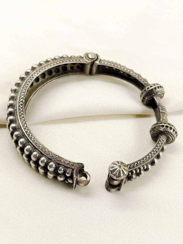 Zaha Plain Oxidized Bracelet - Silver Plated Brass
