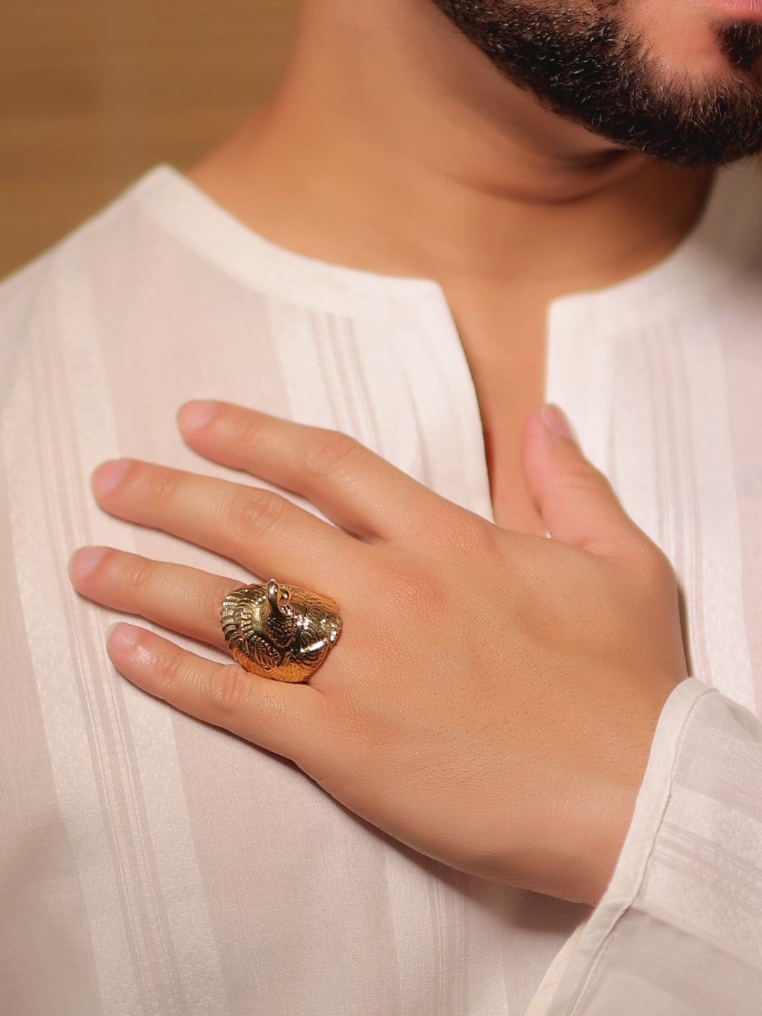Leen Golden Men's Finger Ring