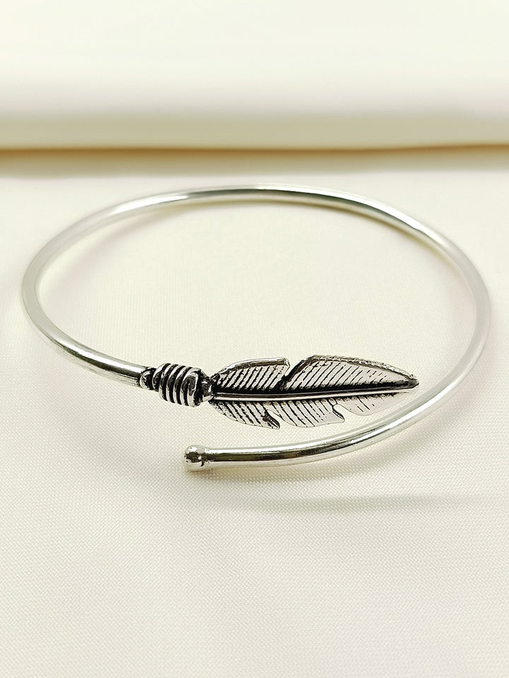 Nitesh Silver Feather Men&