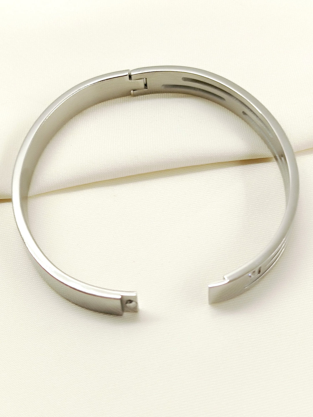 Sagar Silver Triple-Line Stone Men&