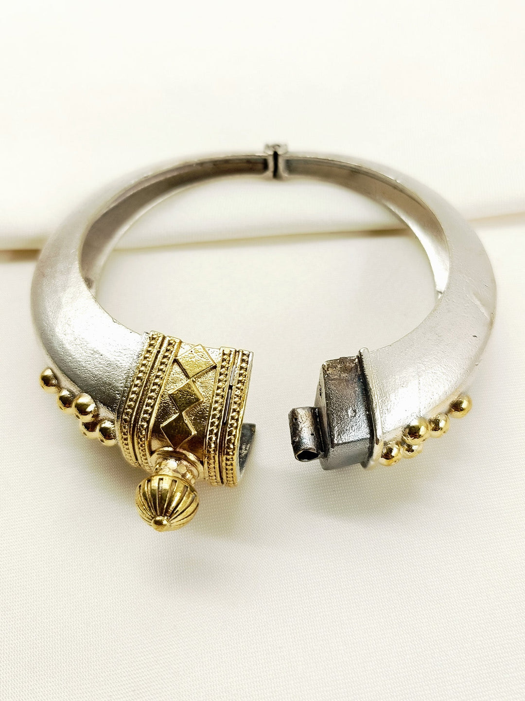 Jasmin Two Tone Oxidized Kada - Brass NZ