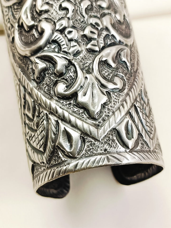 Vihari Silver Oxidized Men's Bracelet