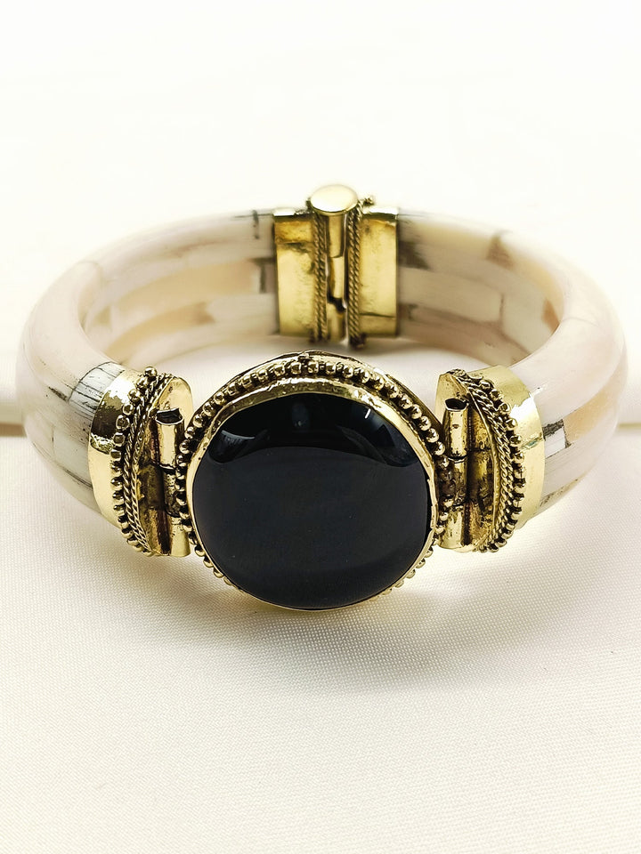 Idhik Men’s Royal Black Onyx Stone Tribal Bone Bracelet