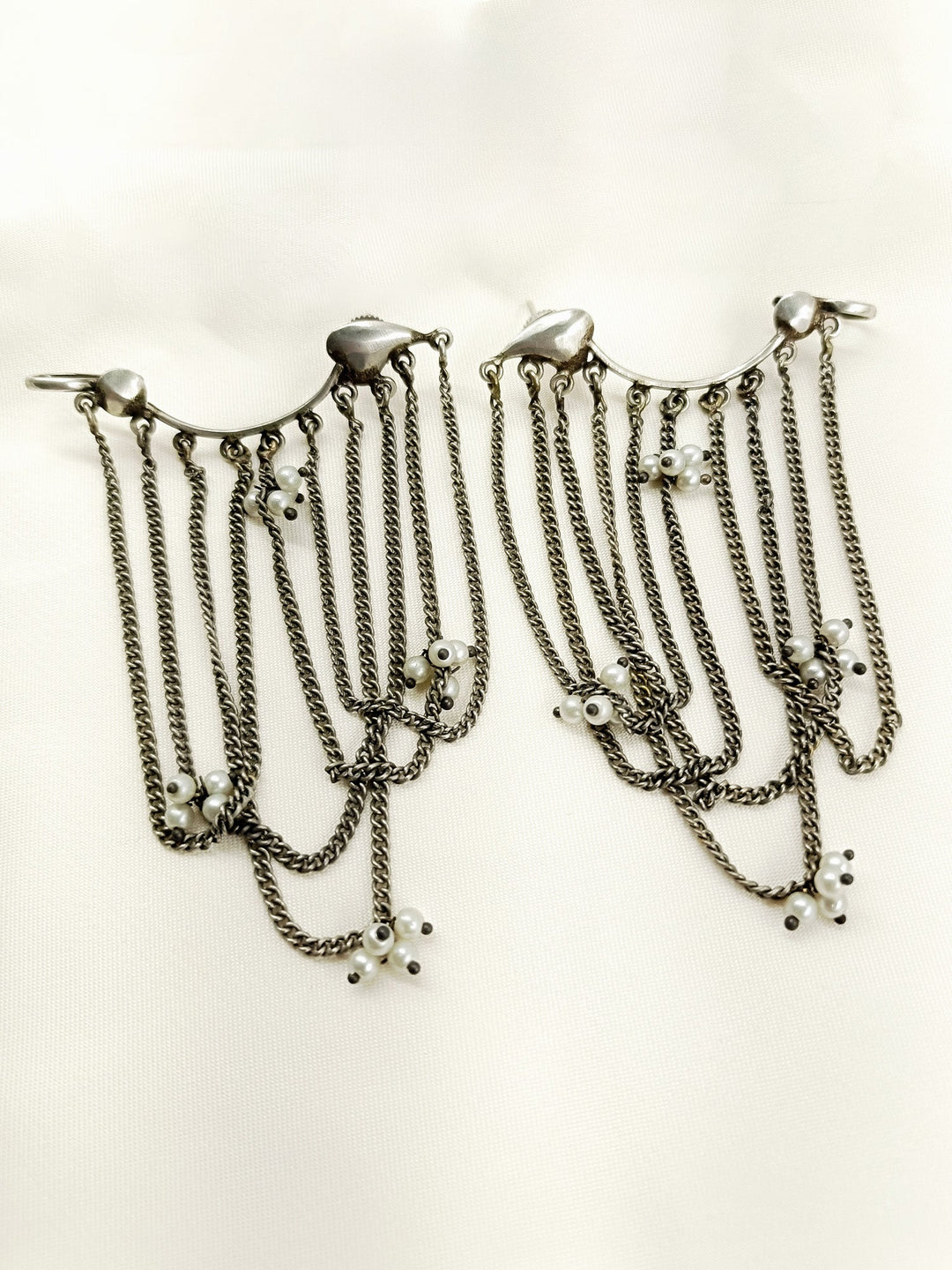 Hafiza White Pearl Oxidized Earring