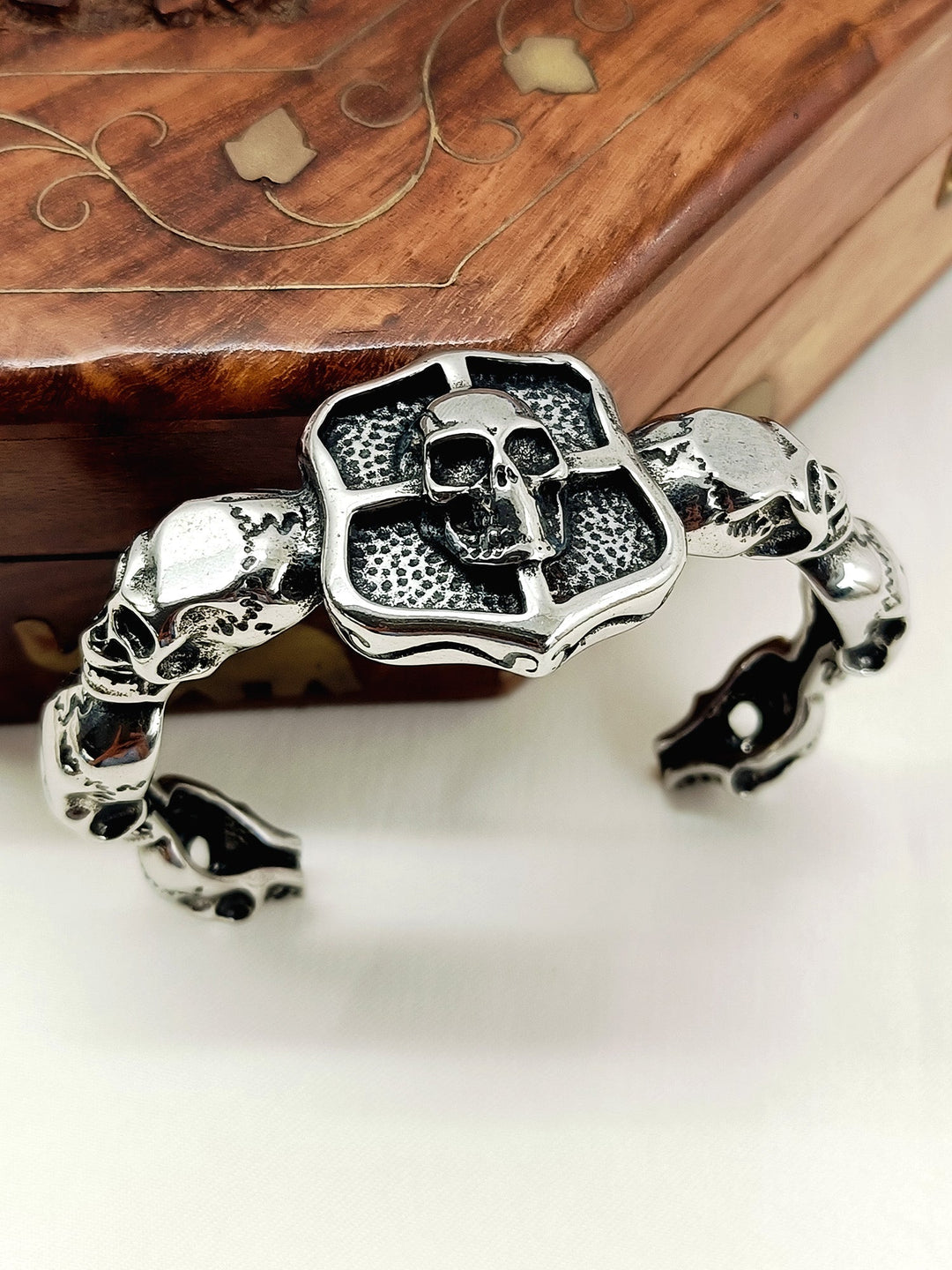 Arin Silver Skull Shield Men&