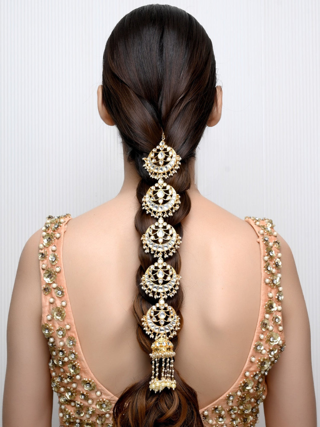 Shaweta White Braid Accessories In Kundan