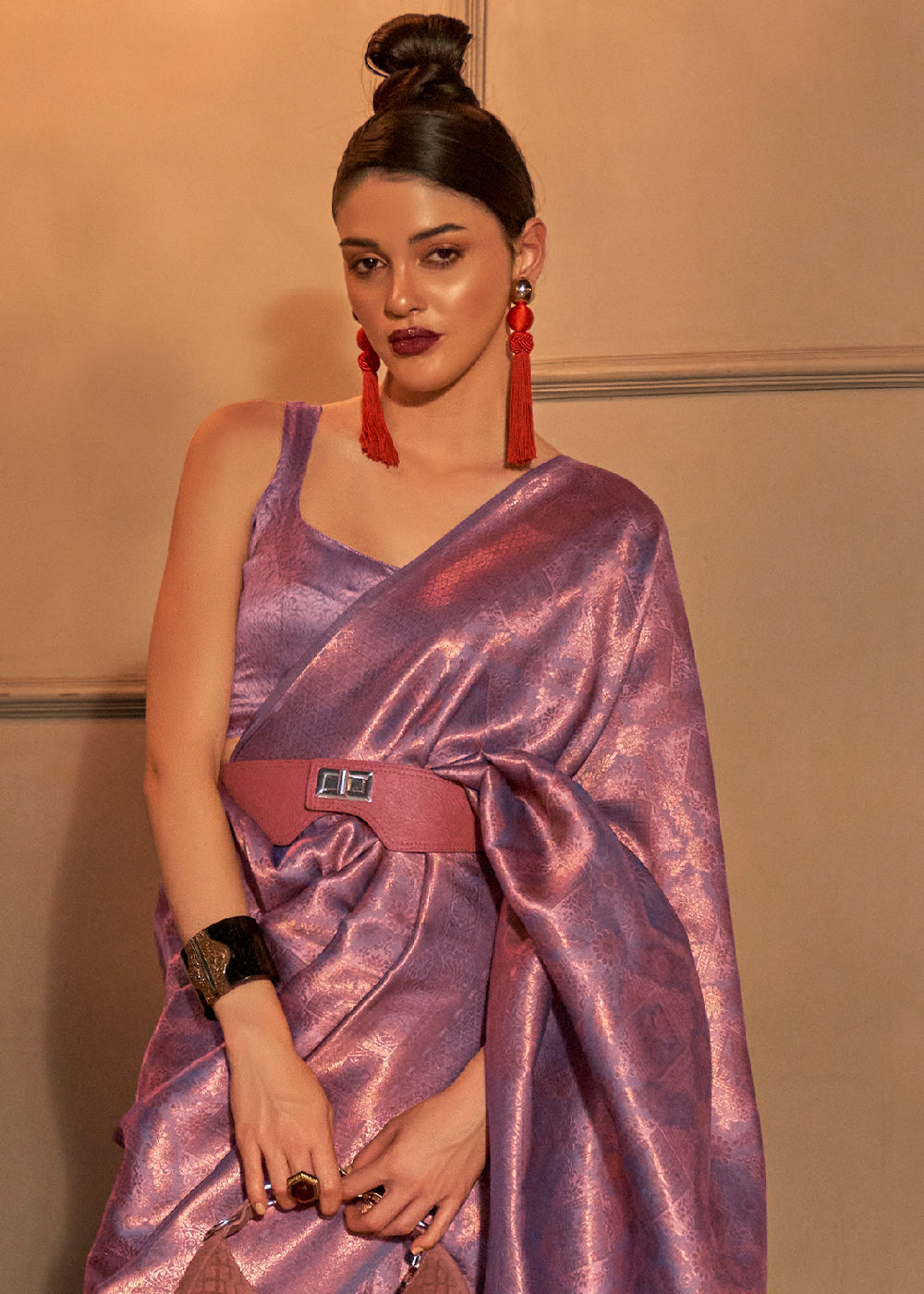 Shades Of Beautiful Purple Two Tone Handloom Woven Silk Saree