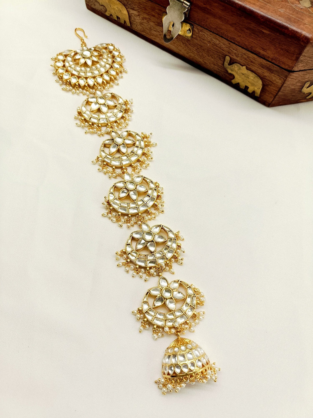 Madhurya White Braid Accessories In Kundan