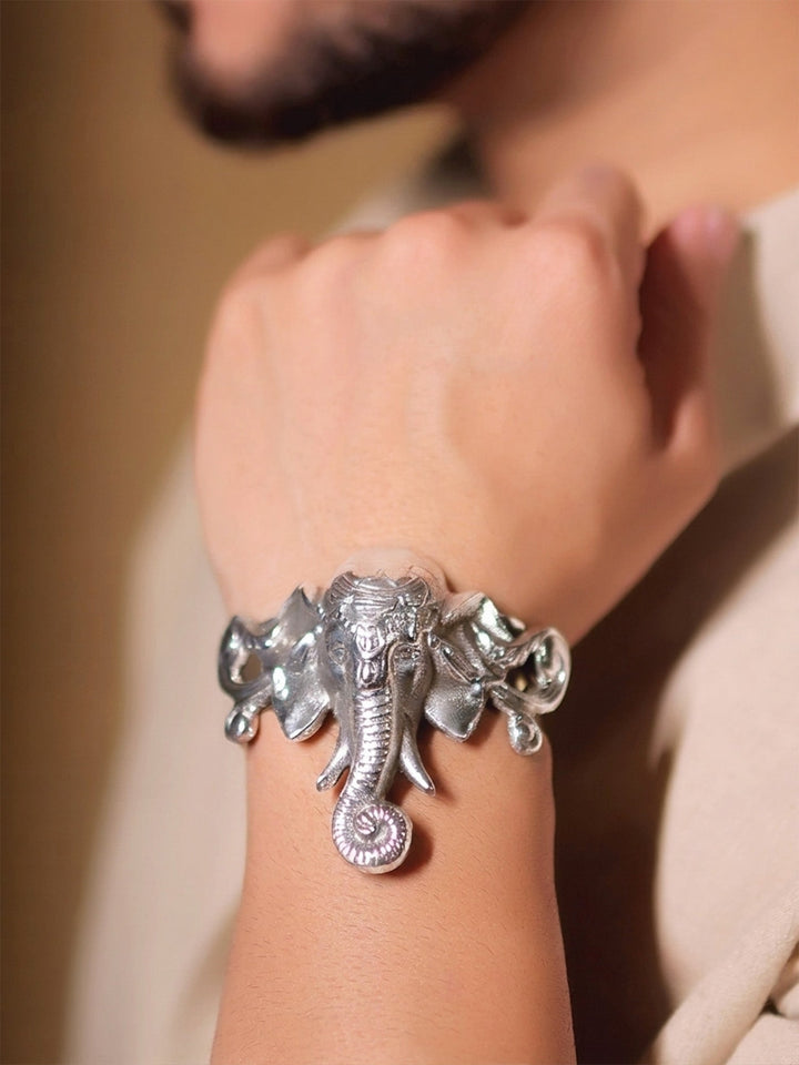 Aayansh Ganesha Silver Men&