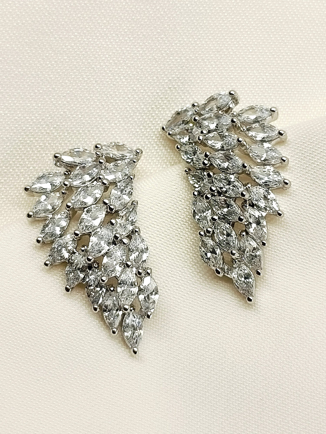 Aarushi White American Daimond Earcuff